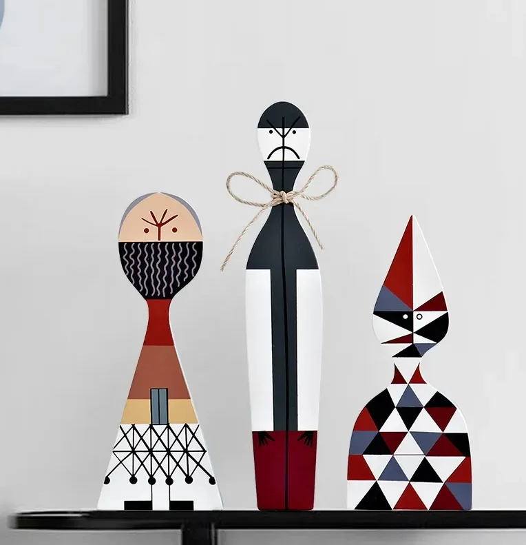 Picassos-Jokers-Bookshelf-Decor-Cubist-Style-Wooden-Figures-Coffee-Table-Centrepiece-.png