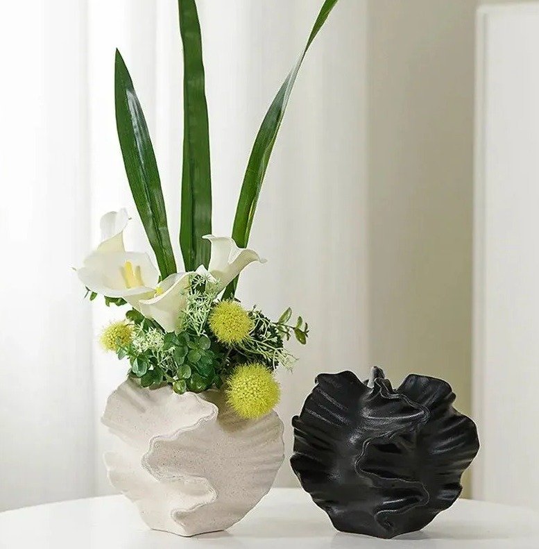 Hamptons Style vase aragonite texture coral shape ceramic vase Black & white